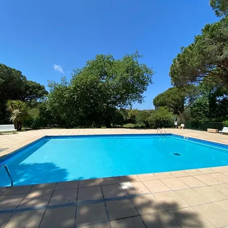 Raphael Valescure Piscine Clim Wifi Golf Holiday home *